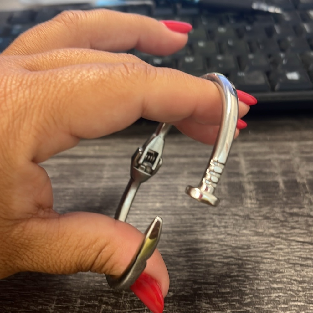 Expandable Screw Bracelet Silver Color - Picture 2 of 2